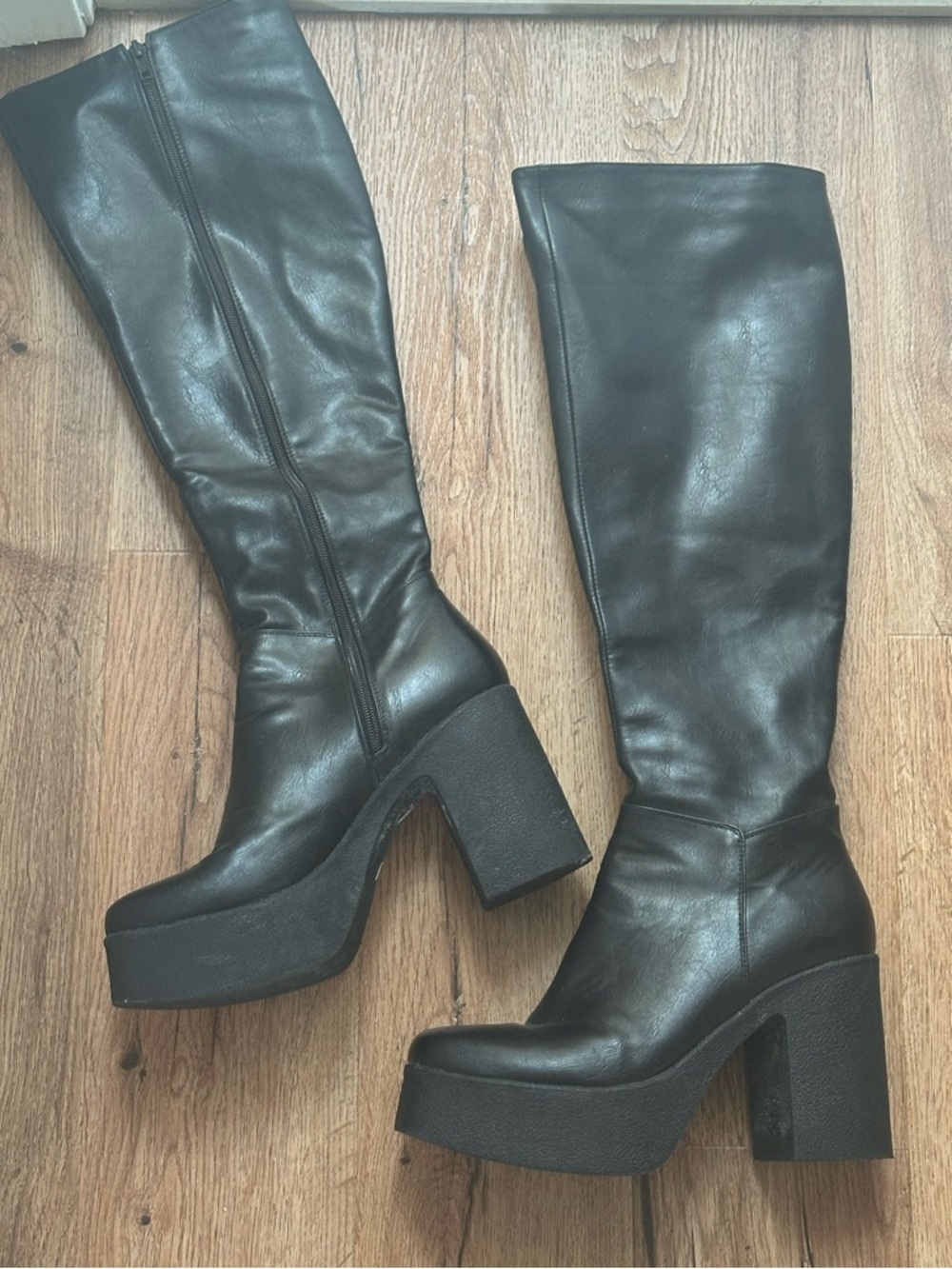 La Moda Women’s Black Platform Knee-High Boots - Picture 2 of 7